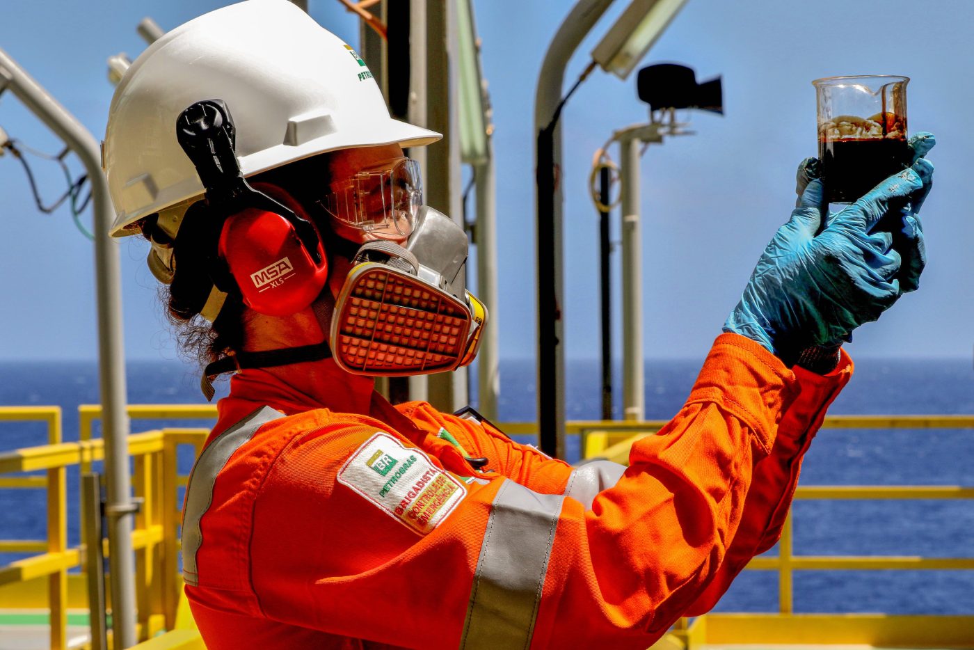 Segmento de petróleo e gás no ES concentra a 2ª maior média salarial do país