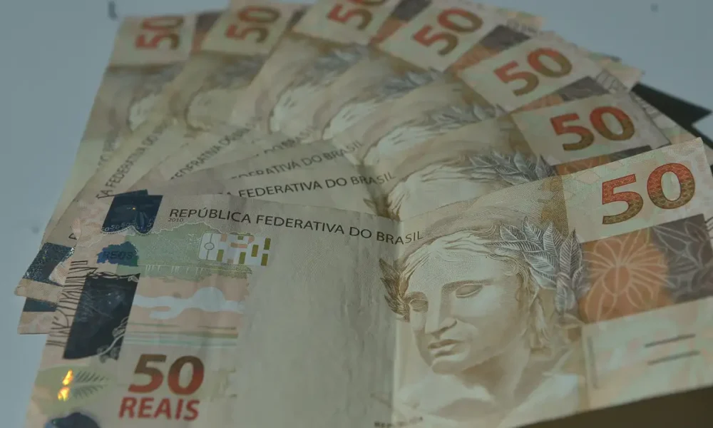 Previsão do IPCA, PIB e Selic para 2025 e anos seguintes