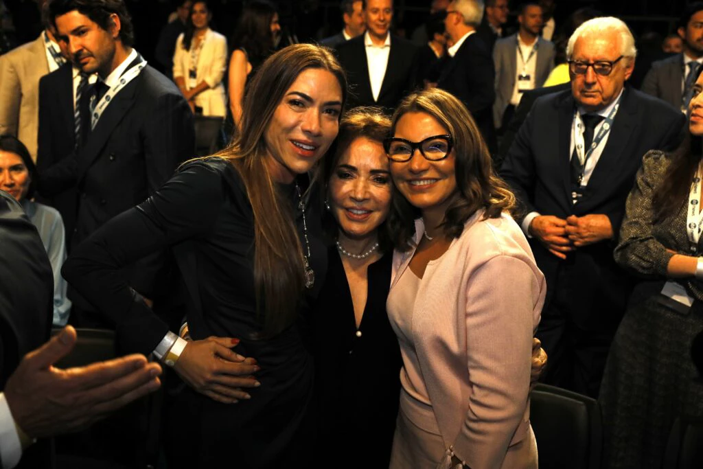 Após polêmica, irmãs Abravanel publicam nota: “Apartidarismo”