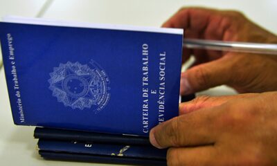 Aumento de carteira assinada no Brasil é sustentado, diz IBGE