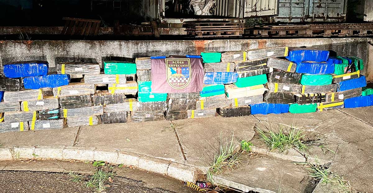 Caminhoneiro é preso com mais de 1,3 tonelada de maconha em rodovia no interior de São Paulo