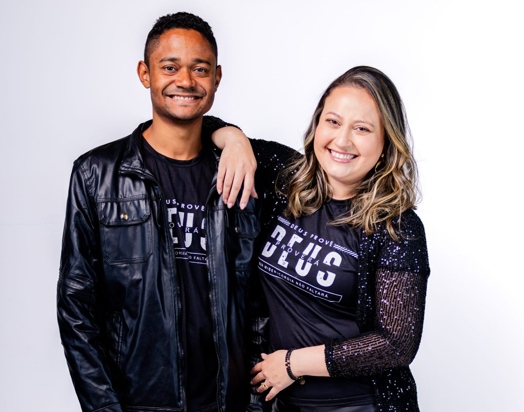 Casal lança mini álbum autoral, “Gabi e Janderson – Música e História”