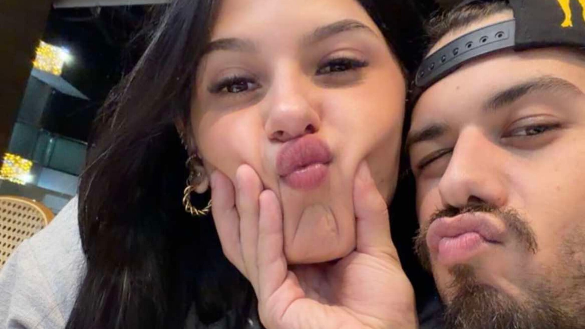 Look sério de Ana Castela no Natal com Zé Felipe chama atenção: 'Pára vai...'