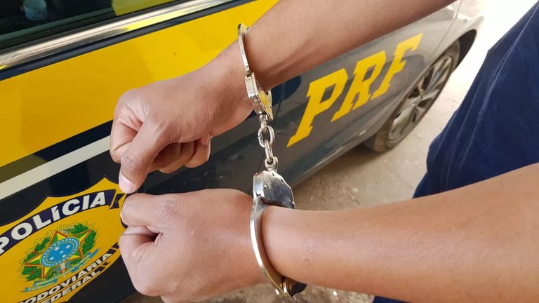 PRF atende ocorrência de importunação sexual em ônibus na BR-101, em Viana (ES)