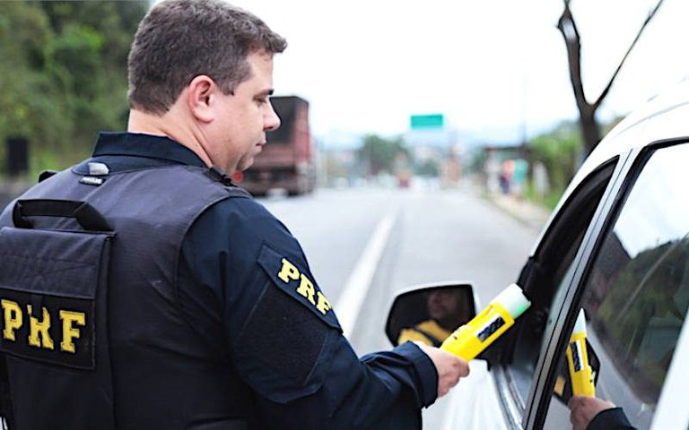 Rodovida Ano Novo: PRF reforça tolerância zero à mistura de álcool e direção para reduzir mortes no trânsito no Espírito Santo
