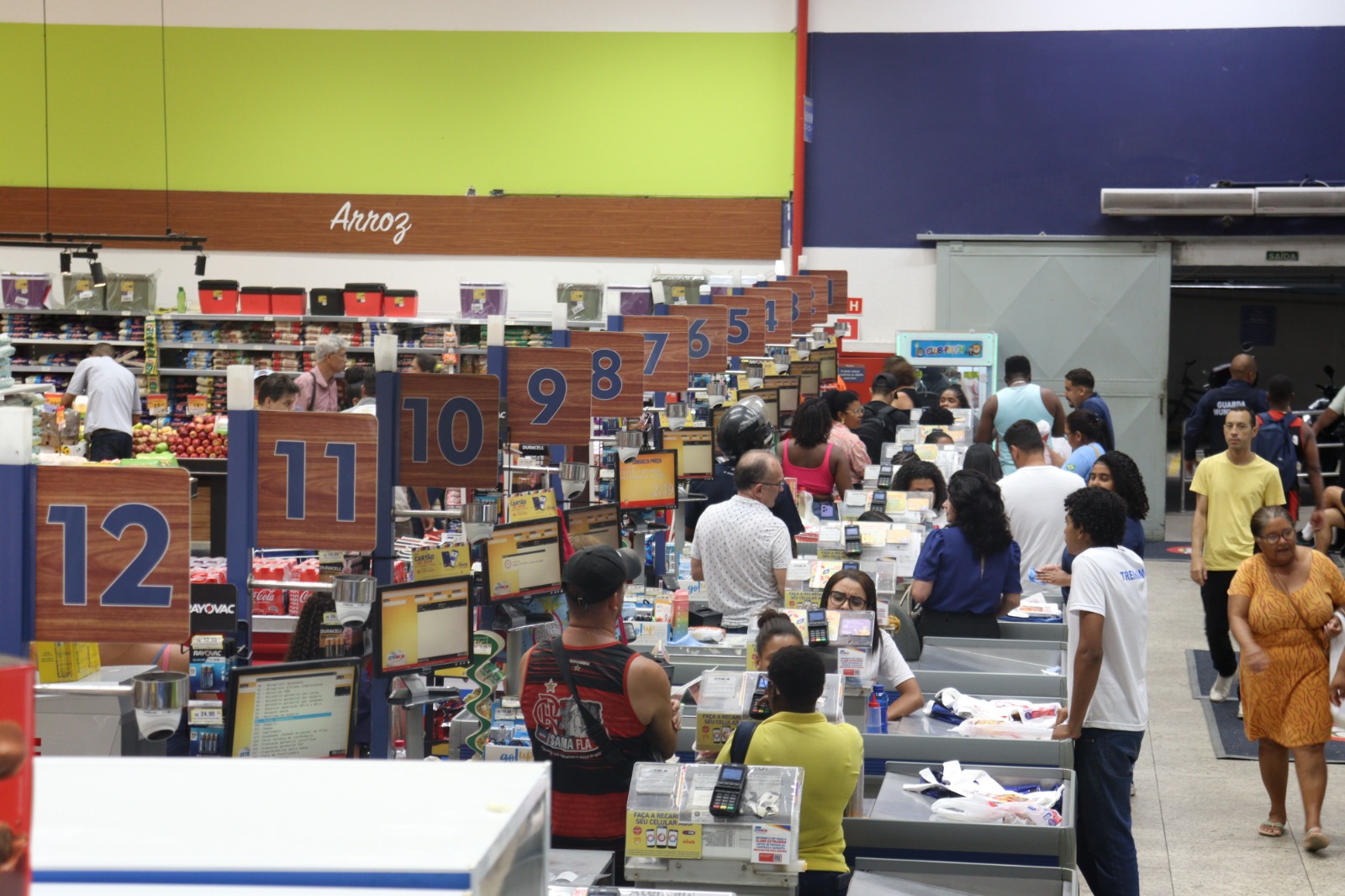 Supermercados não funcionarão aos domingos no Verão em Guriri