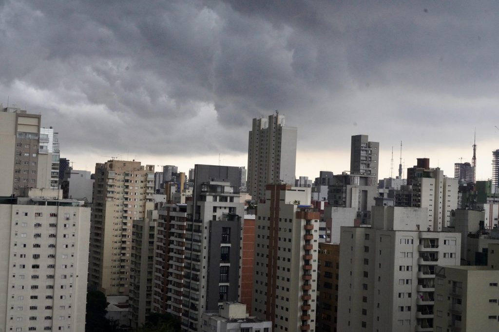 Defesa Civil do estado emite alerta severo para chuva na Capital e Grande São Paulo nesta quarta-feira (7)