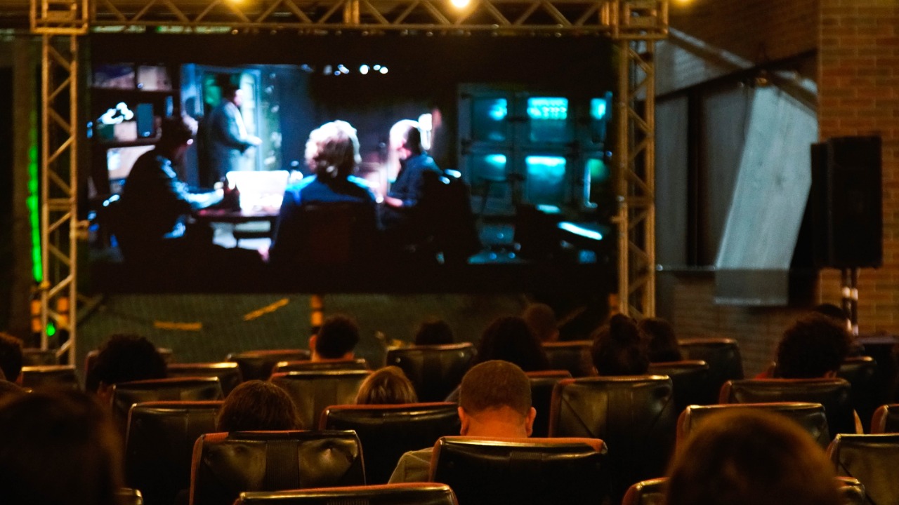 Festival gratuito de cinema ao ar livre é opção de lazer para toda a família