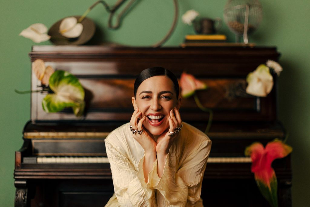 Grandes Espetáculos, em janeiro, com Roberta Sá e clássico do teatro infantil "Pluft, o Fantasminha"