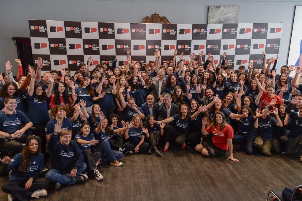 Intercâmbio Cultural do Centro Paula Souza entrega mais de mil bolsas entre 2023 e 2025