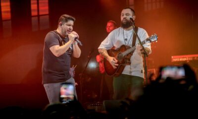 Jorge & Mateus e Léo Foguete numa noite romântica em beach club de Guarapari