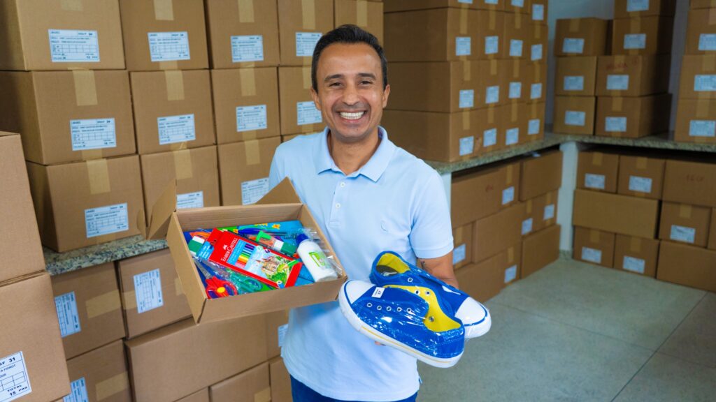 Prefeitura de Linhares vai entregar mais de 19 mil pares de tênis para estudantes dos ensinos Fundamental I e II