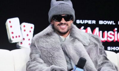 Bad Bunny, vencedor do Grammy e crítico de Trump, canta no Super Bowl