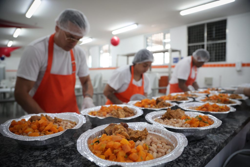 Bom Prato amplia fornecimento de refeições em Taubaté para atender vítimas das chuvas