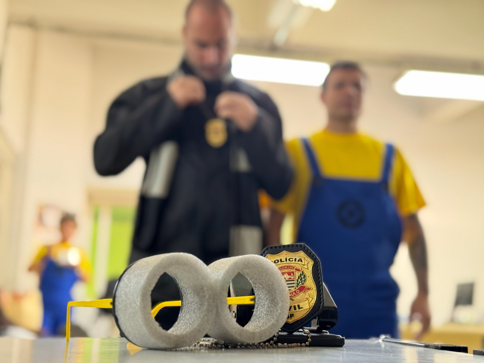 Disfarçados de 'Minions', policiais prendem quatro em operação no Carnaval de São Paulo