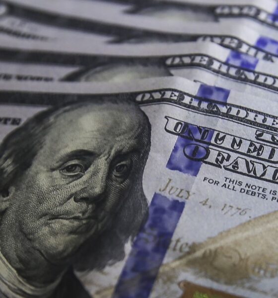 Dólar cai para R$ 5,22, em linha com o mercado externo