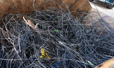 Força-tarefa retira cerca de 2,5 toneladas de fios e resíduos em desuso e põe fim à poluição visual em Linhares