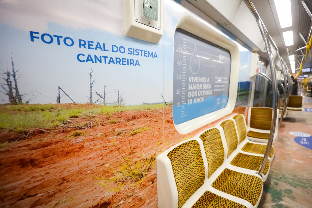 Governo de SP leva imagens reais do Cantareira ao metrô para conscientizar sobre consumo racional de água