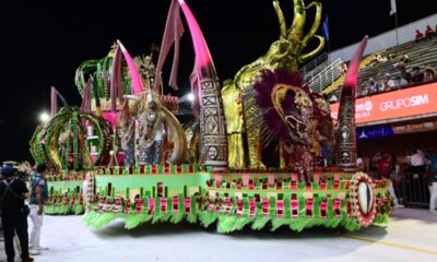 Imperatriz do Forte encerra a sexta-feira de desfiles com celebração da cultura negra