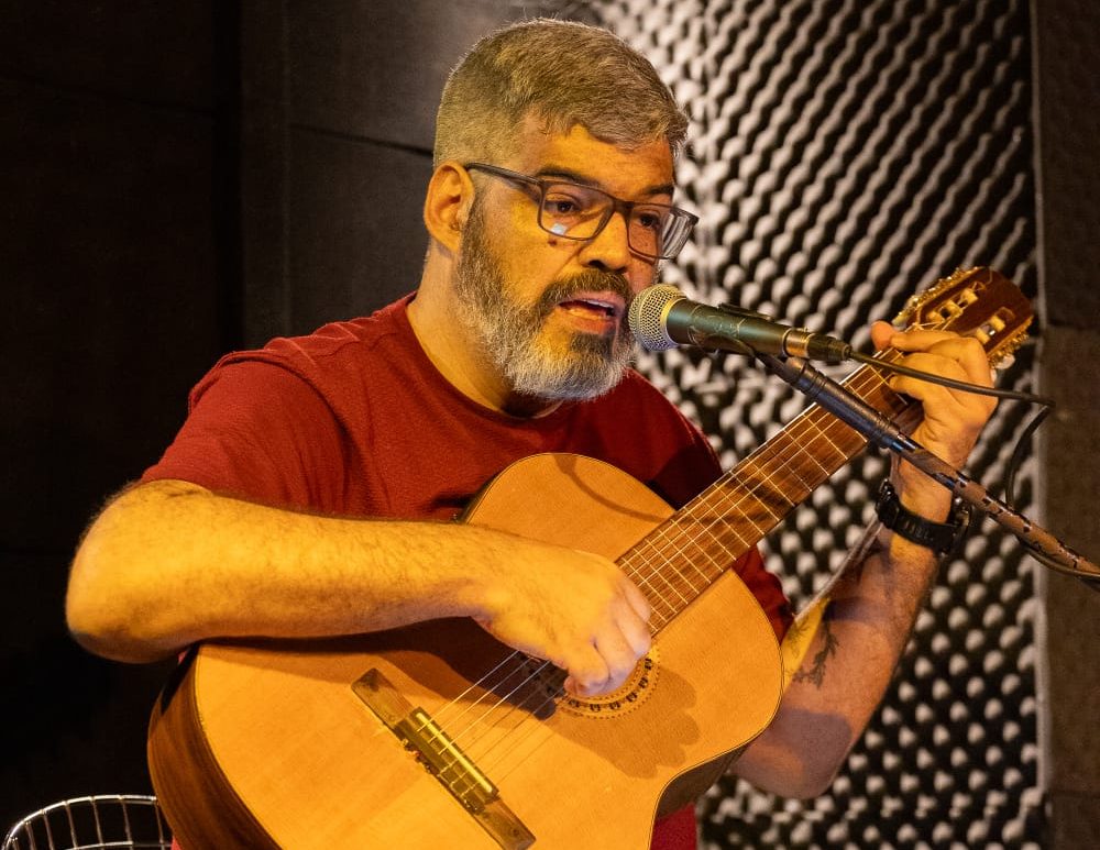 Marcos Monteiro faz apresentação musical no encerramento do Cineclube Águas