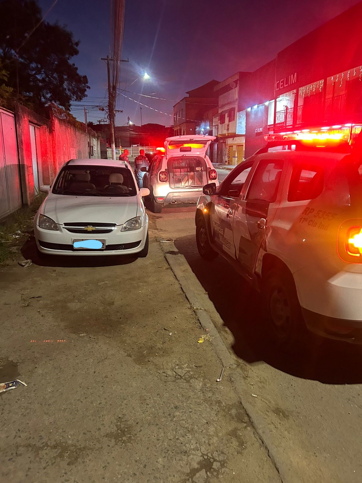 Militares da 17ª Cia Independente prendem criminosos que roubaram um veículo em Vitória