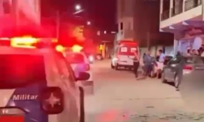 Mulher mata homem à facadas no meio da rua em Ibatiba