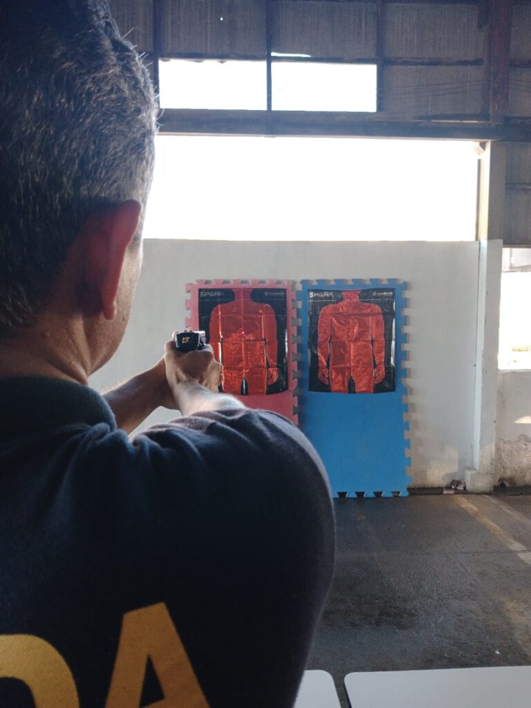 24 agentes da GCM de Linhares participam de capacitação para uso de armas não letais