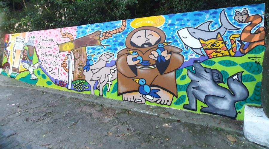 Quatro artistas levam grafite e fé para a subida do Convento da Penha